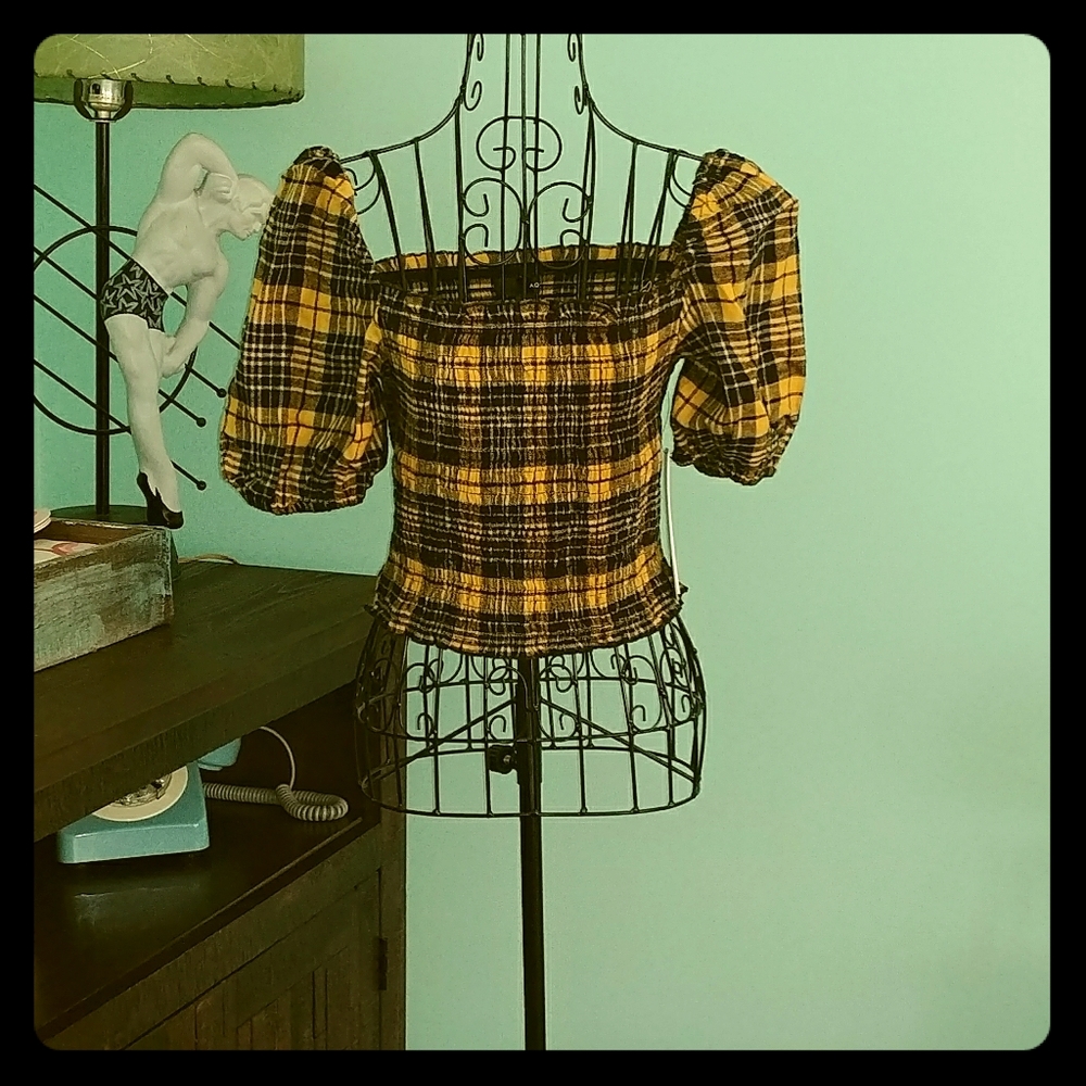 NWT Yellow & Black Plaid. Cropped Top Small